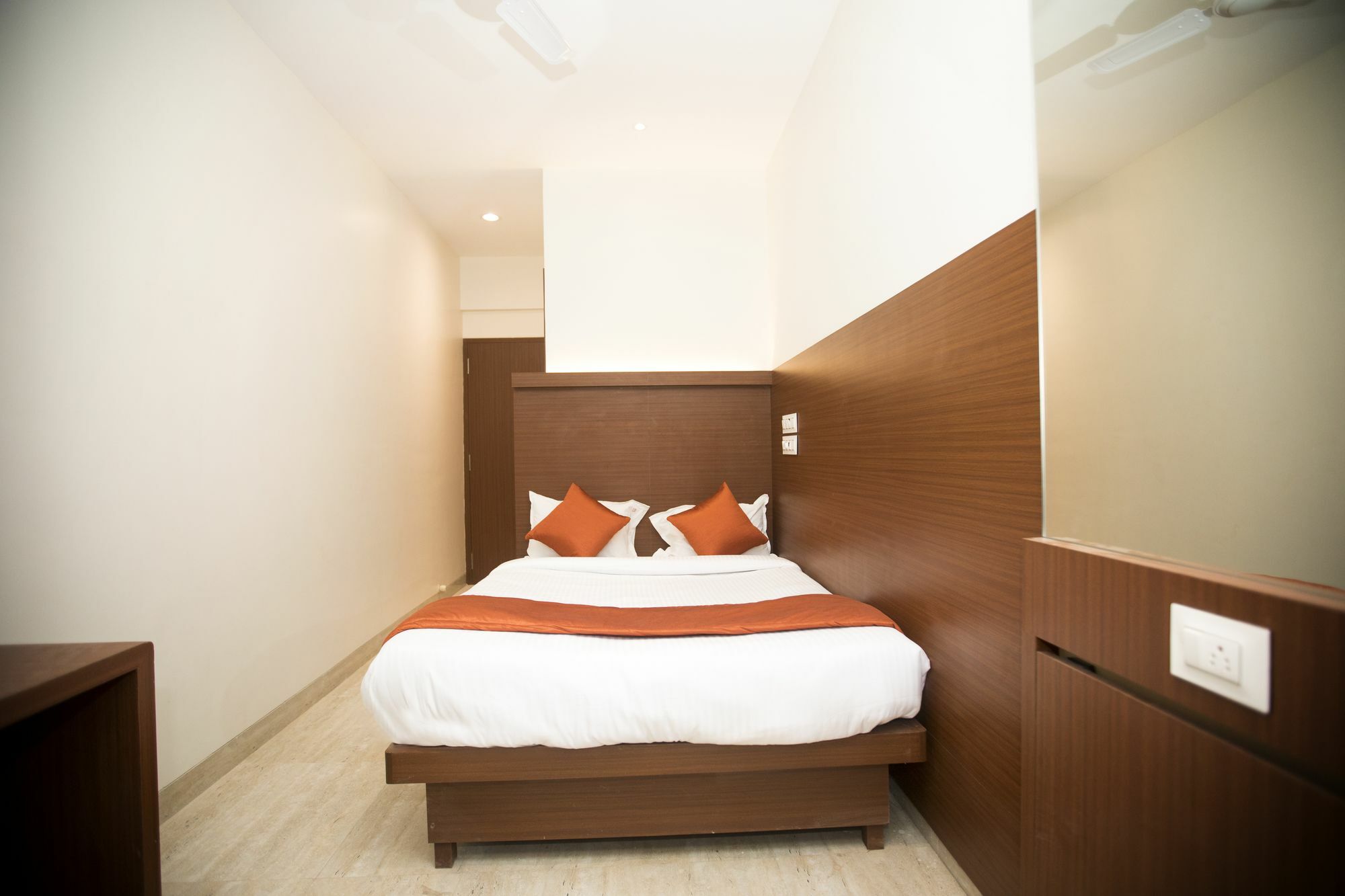 Hotel Spring Inn Bombaj Zewnętrze zdjęcie